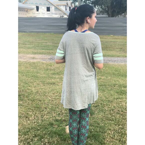 LuLaRoe Womens Top Size XS Perfect T Tunic Shirt Heather Gray Mint Stripes - Picture 3 of 6